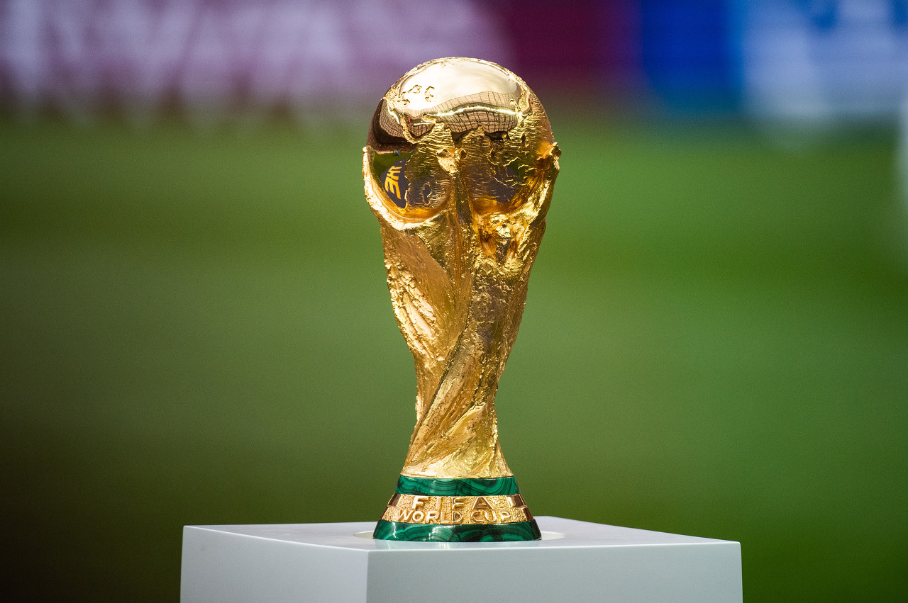 大力神杯由18K黄金铸造1974年首次使用，德国队3次捧杯次数最多