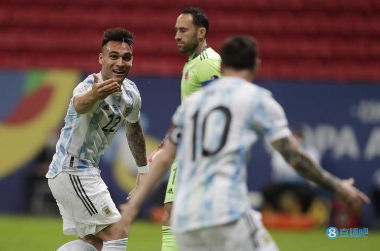 记者：阿根廷队在多哈首次公开训练课，梅西劳塔罗迪马利亚未现身